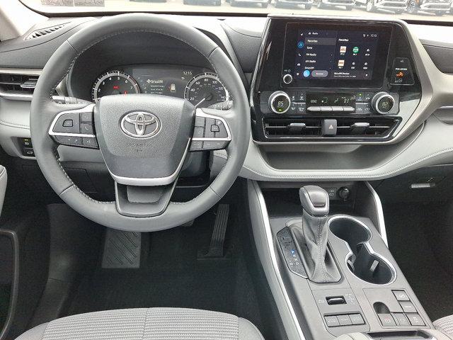2024 Toyota Highlander Vehicle Photo in Philadelphia, PA 19116