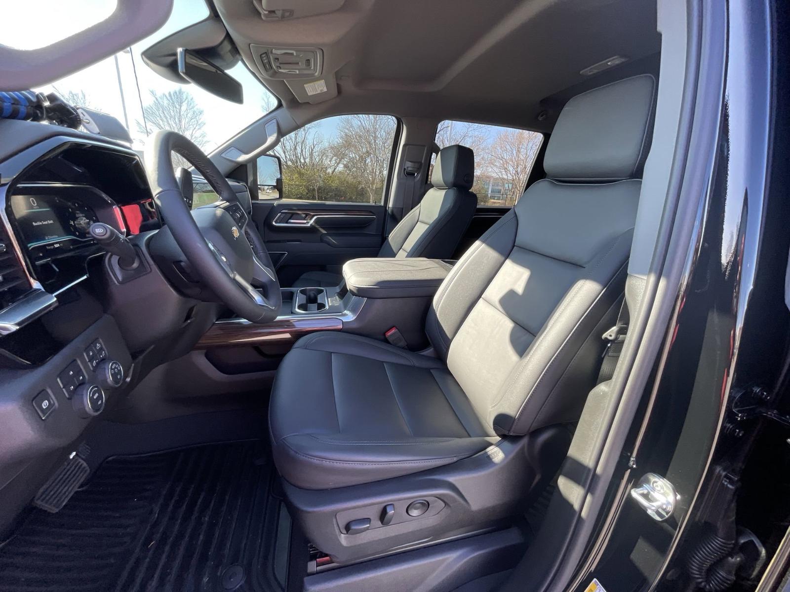 2025 Chevrolet Silverado 2500 HD Vehicle Photo in BENTONVILLE, AR 72712-4322