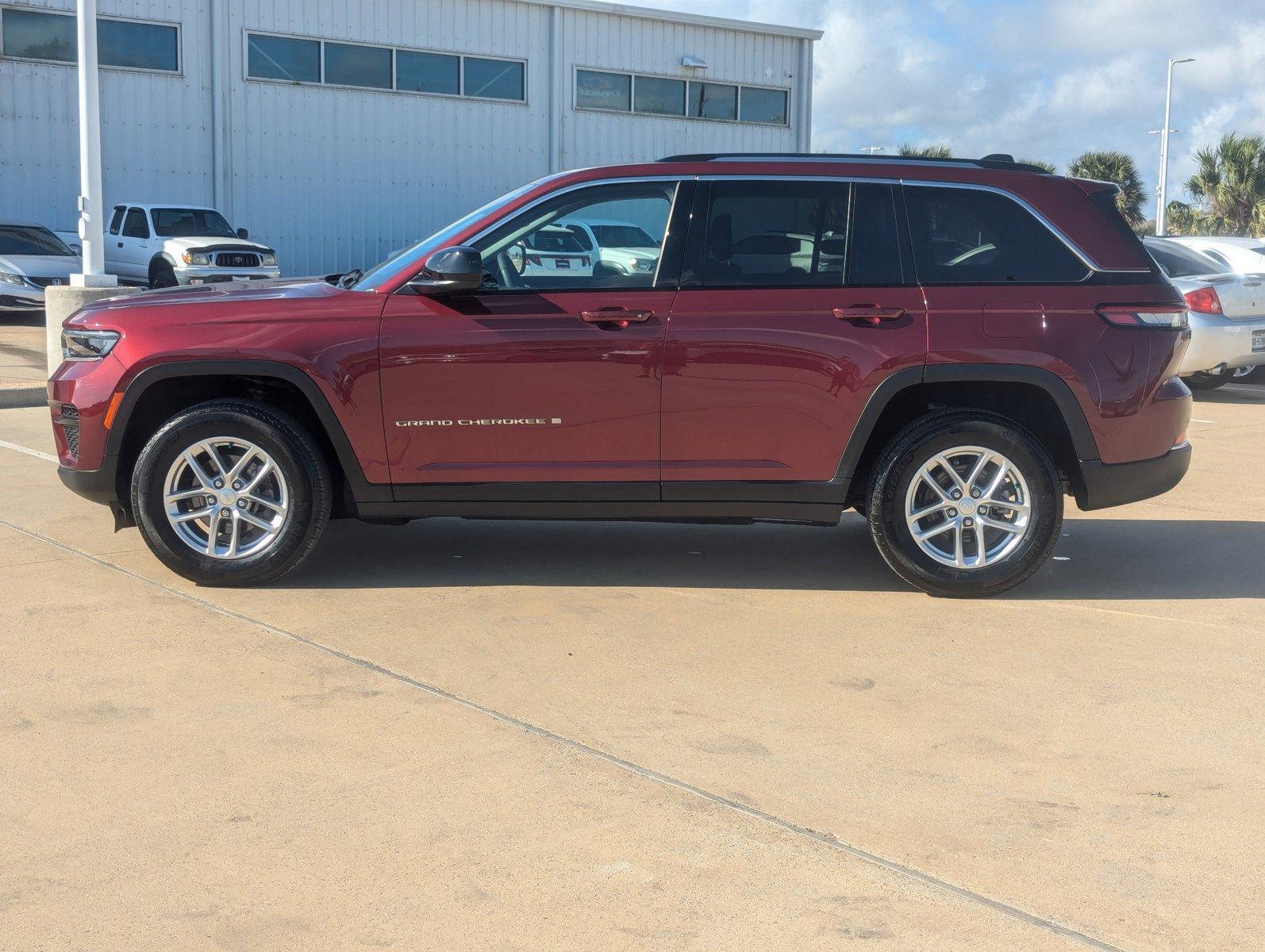 2023 Jeep Grand Cherokee Laredo photo 8