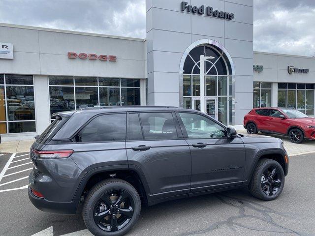 2025 Jeep Grand Cherokee Vehicle Photo in Doylsetown, PA 18901