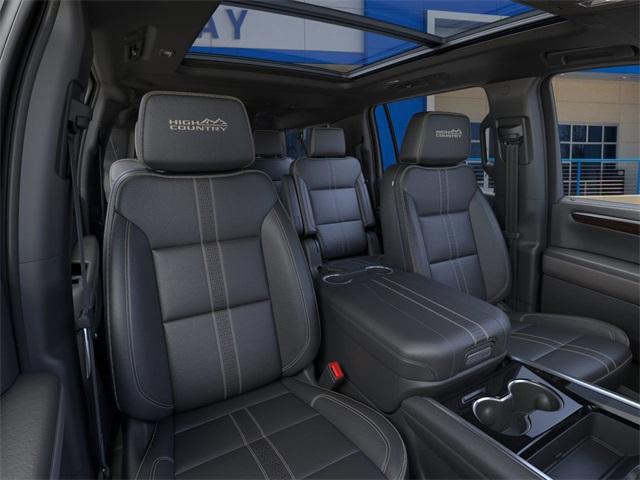 2025 Chevrolet Suburban Vehicle Photo in ENGLEWOOD, CO 80113-6708