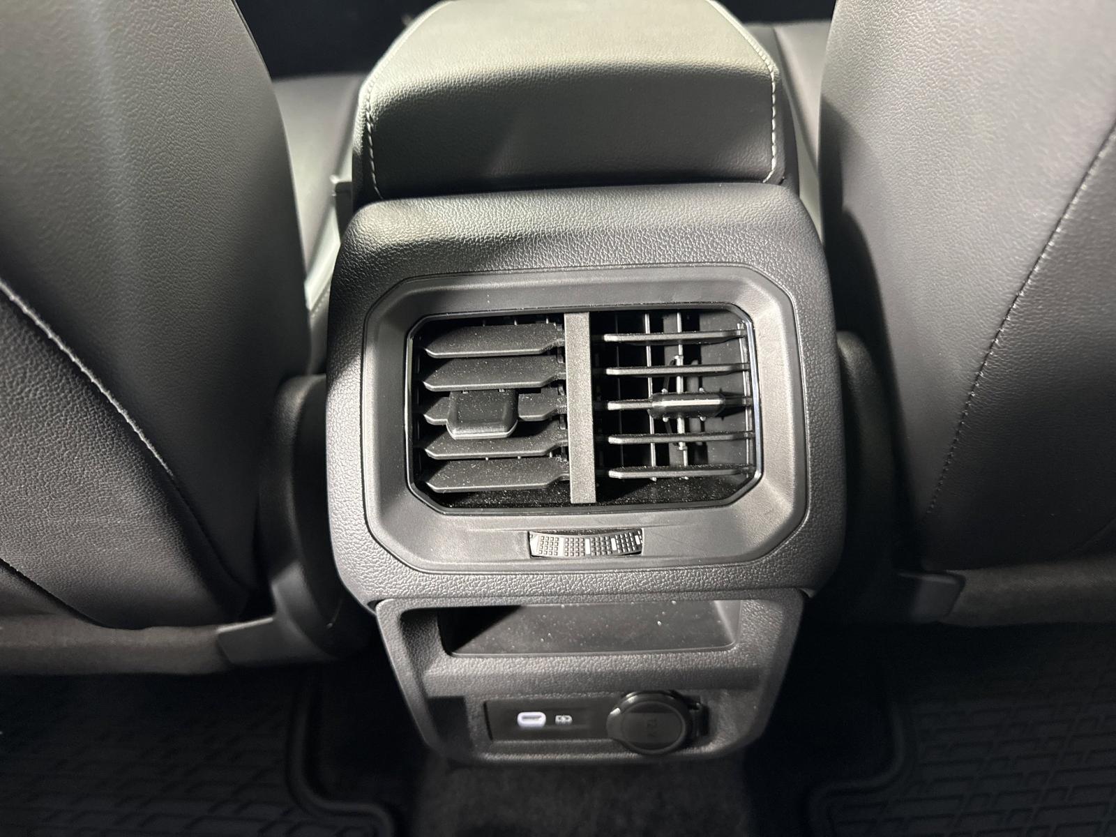 2024 Volkswagen Tiguan Vehicle Photo in Georgetown, TX 78626