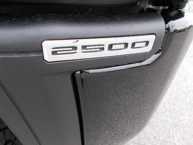 2025 GMC Sierra 2500 HD Vehicle Photo in LOWELL, MA 01852-4336