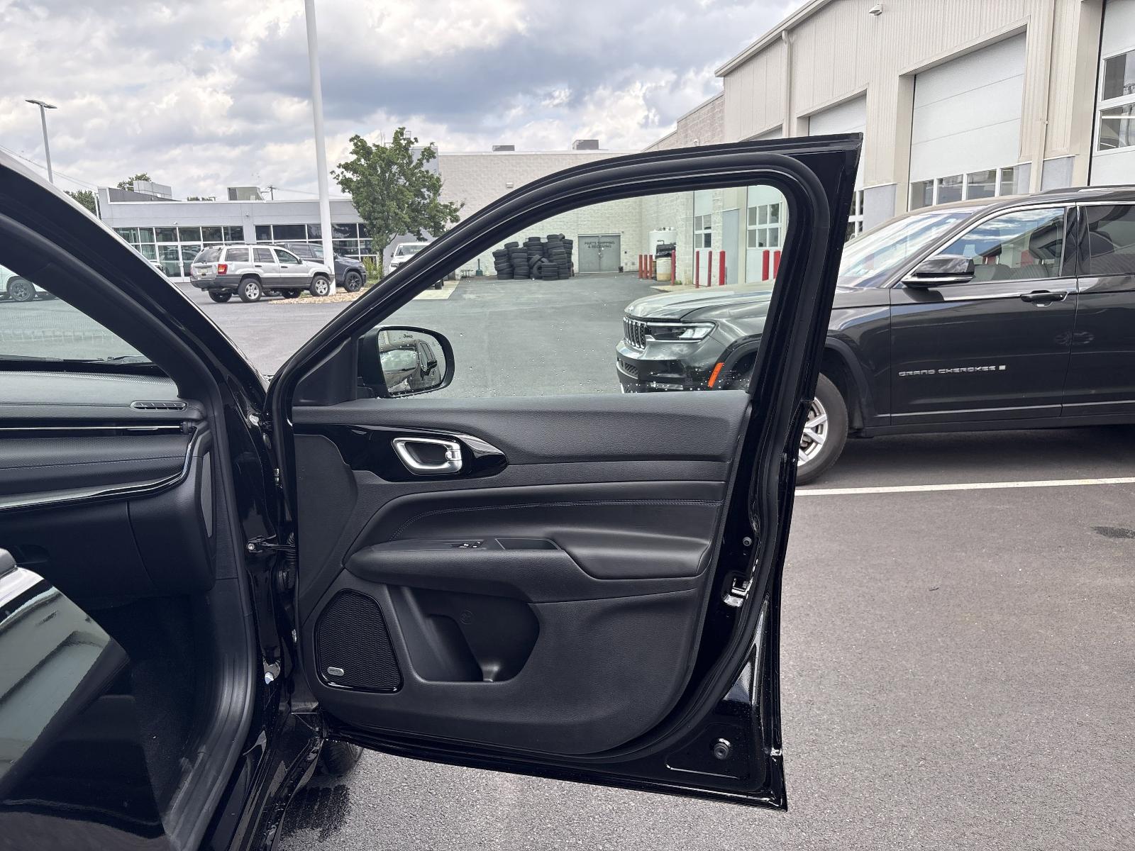 2025 Jeep Compass Vehicle Photo in Mechanicsburg, PA 17050-1707