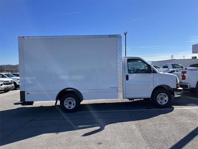 2023 Chevrolet Express Cutaway 3500 Vehicle Photo in ALCOA, TN 37701-3235