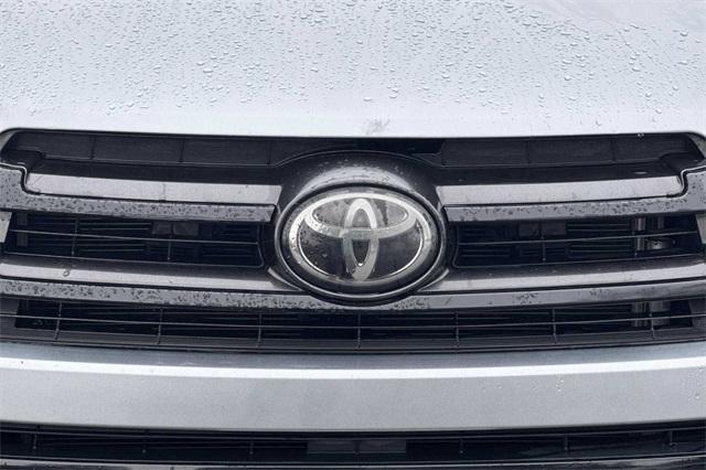 2018 Toyota Highlander Vehicle Photo in ELK GROVE, CA 95757-8703