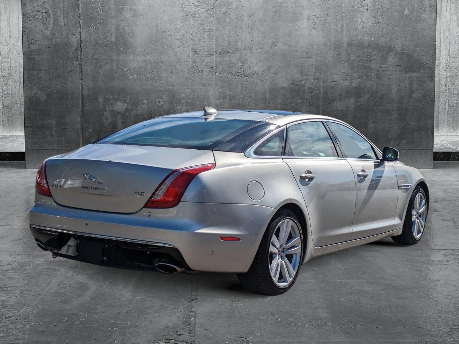 2016 Jaguar XJ Vehicle Photo in WEST PALM BEACH, FL 33407-3296