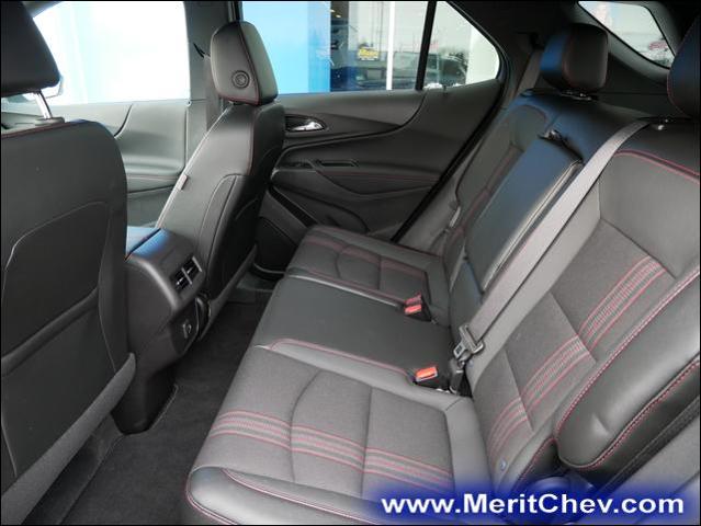 2024 Chevrolet Equinox Vehicle Photo in MAPLEWOOD, MN 55119-4794