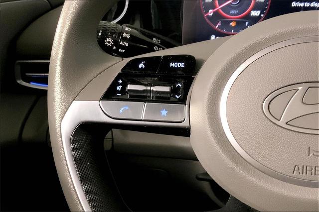 2024 Hyundai ELANTRA Vehicle Photo in Lees Summit, MO 64086