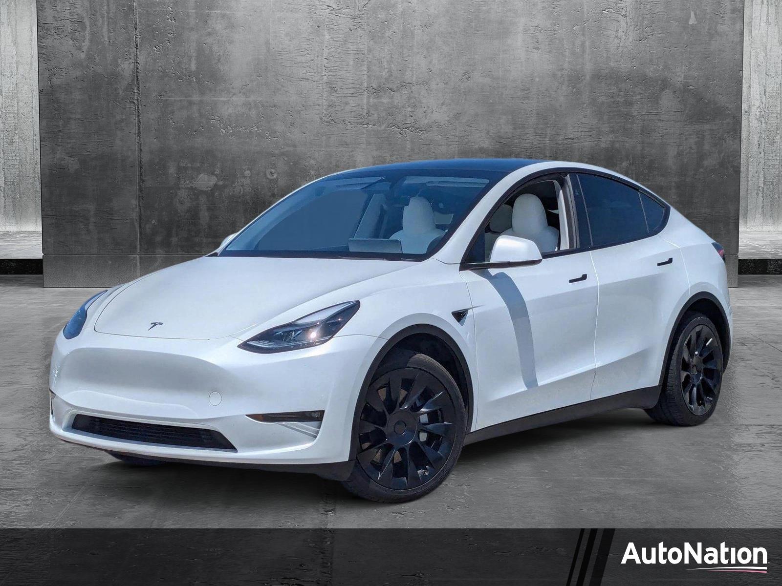 2023 Tesla Model Y Vehicle Photo in Valencia, CA 91355