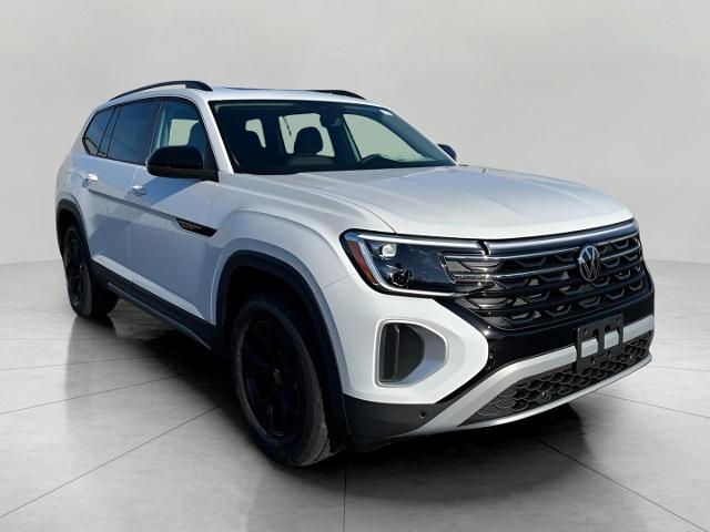 2025 Volkswagen Atlas Vehicle Photo in Neenah, WI 54956