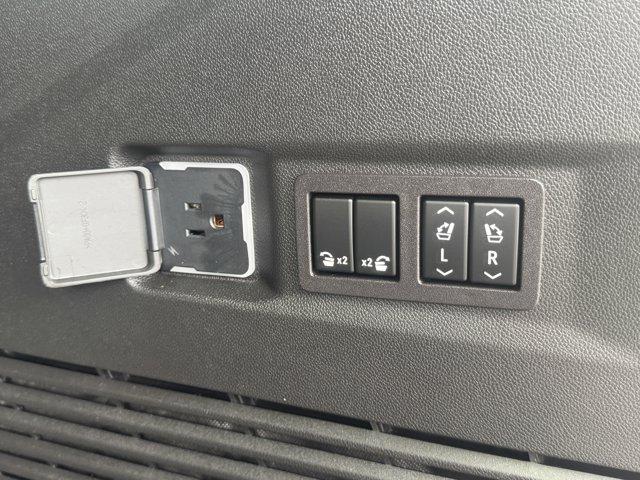2023 Chevrolet Tahoe Vehicle Photo in LEOMINSTER, MA 01453-2952
