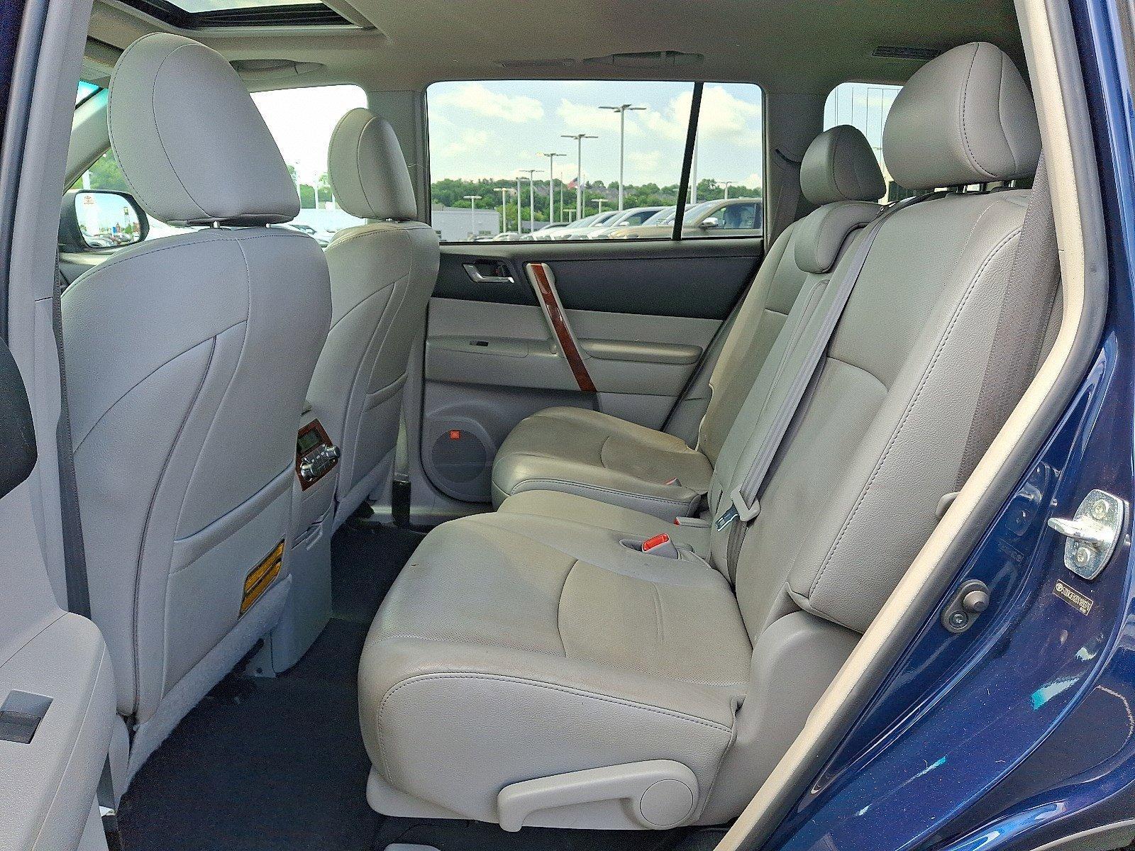 2013 Toyota Highlander Vehicle Photo in Harrisburg, PA 17111