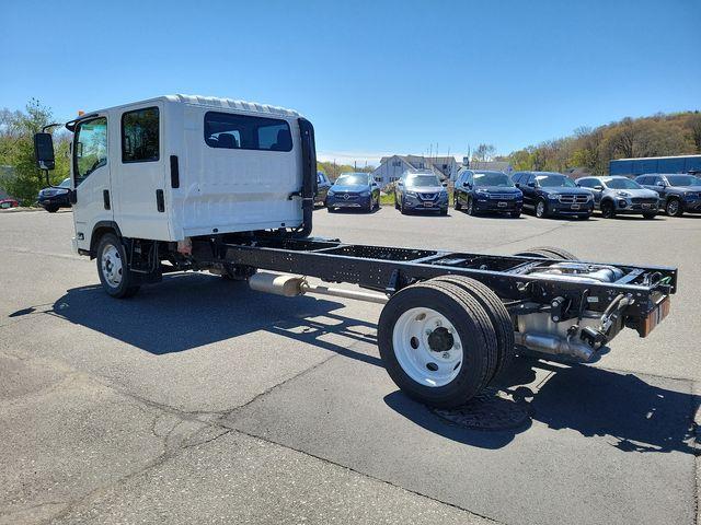 2024 Chevrolet Low Cab Forward 4500 Vehicle Photo in DANBURY, CT 06810-5034
