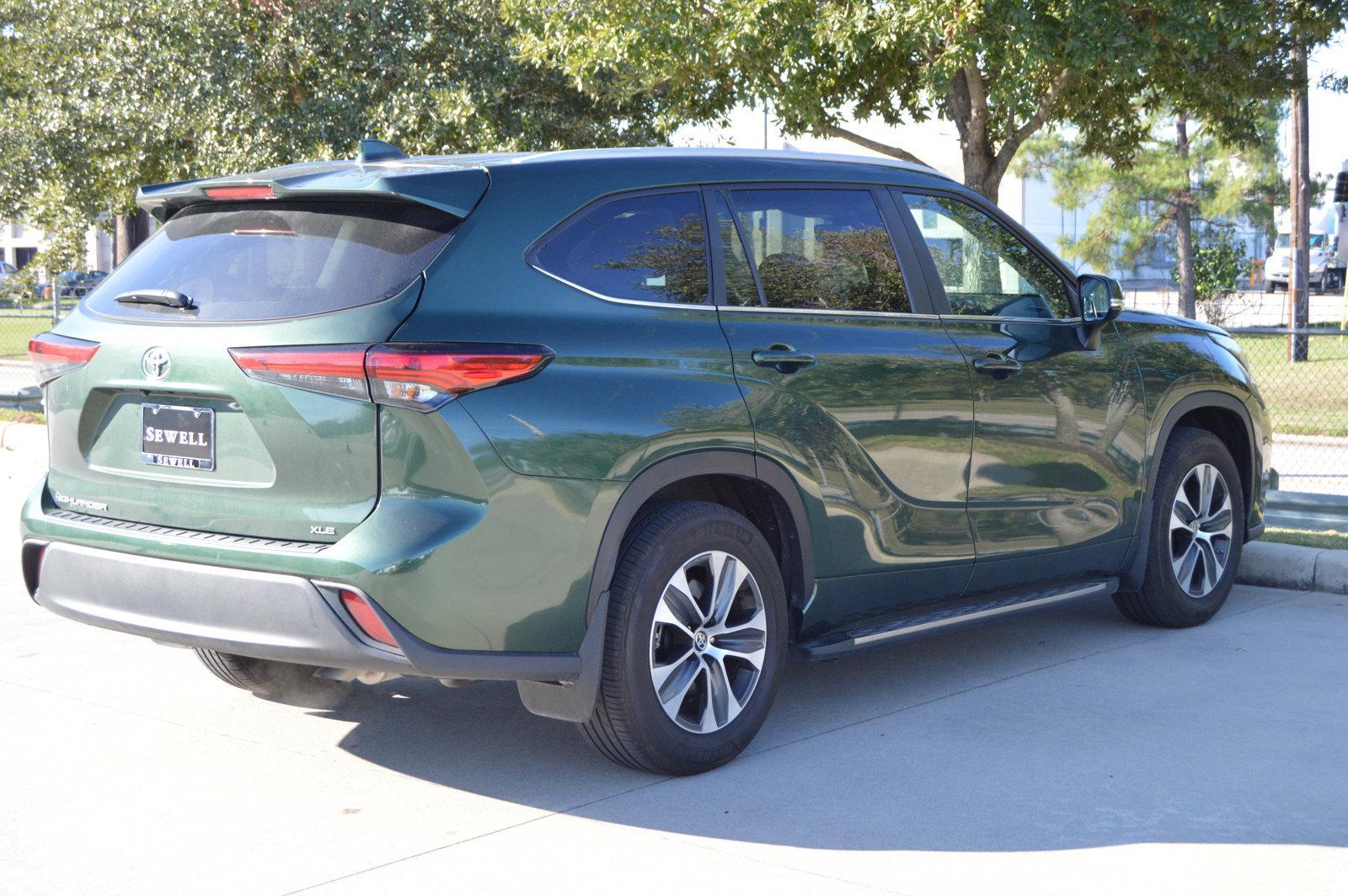 2023 Toyota Highlander Vehicle Photo in Houston, TX 77090