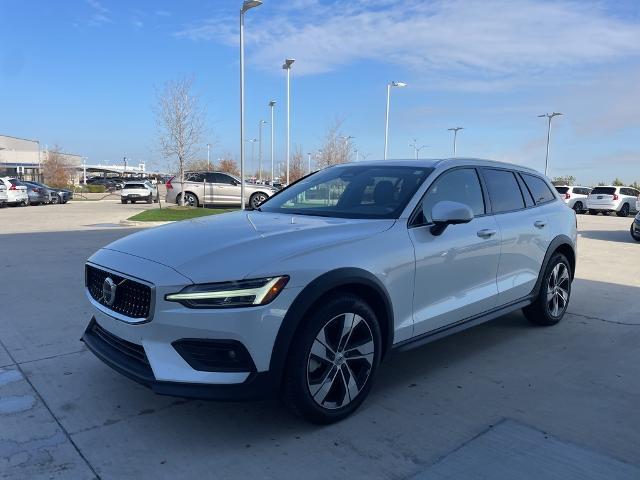 2024 Volvo V60 Cross Country Vehicle Photo in Grapevine, TX 76051