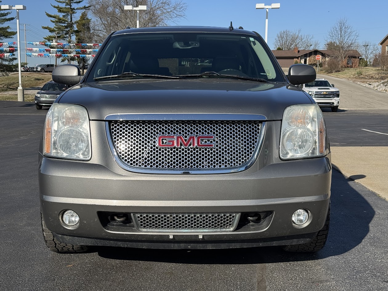 2012 GMC Yukon XL Vehicle Photo in BOONVILLE, IN 47601-9633