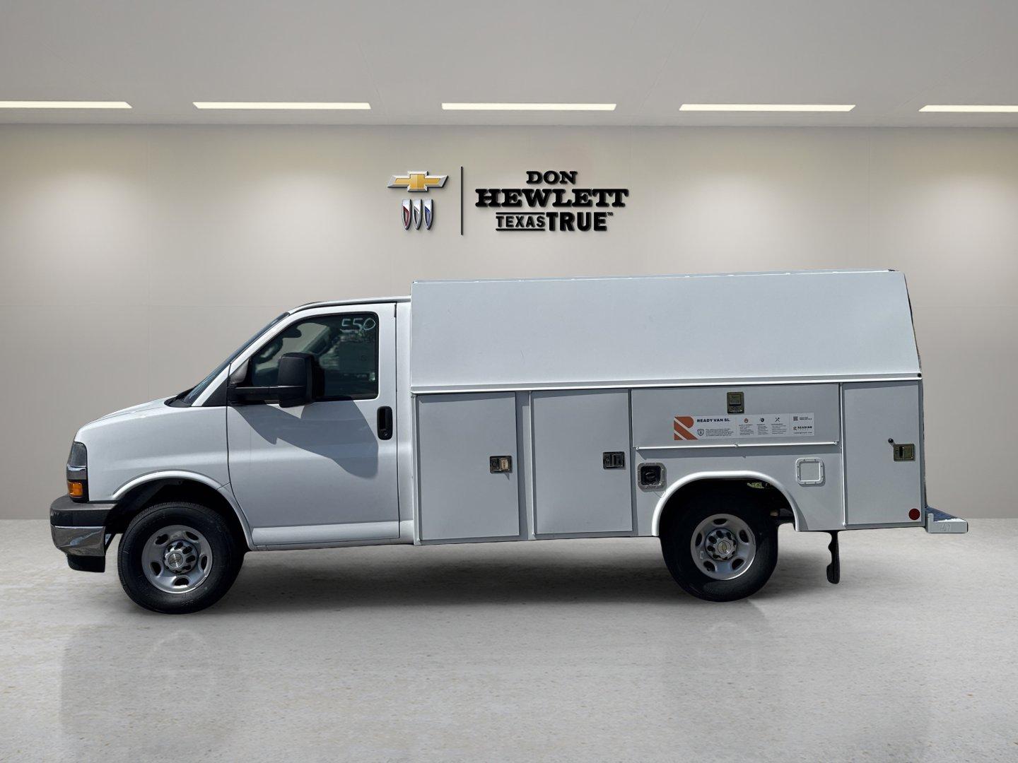 2025 Chevrolet Express Cutaway 3500 Vehicle Photo in GEORGETOWN, TX 78626-7508