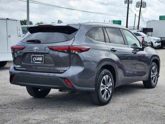 2024 Toyota Highlander Vehicle Photo in SUGAR LAND, TX 77478-0000