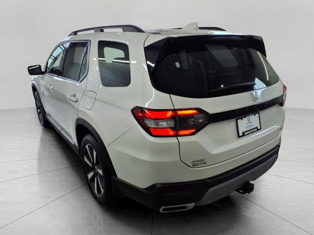 2025 Honda Pilot Vehicle Photo in Oshkosh, WI 54904