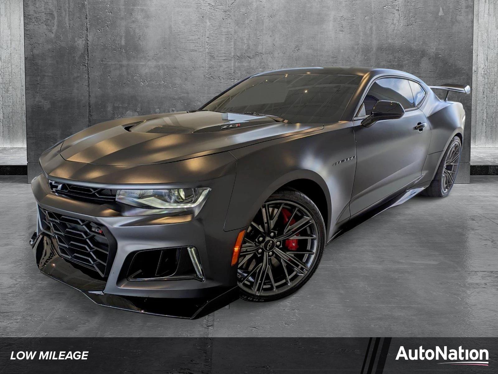 2024 Chevrolet Camaro Vehicle Photo in VALENCIA, CA 91355-1705