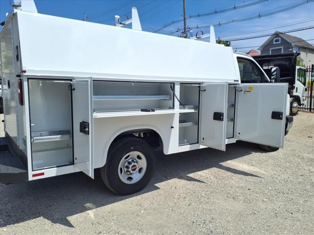 2024 GMC Savana Cutaway 3500 Vehicle Photo in LYNDHURST, NJ 07071-2008