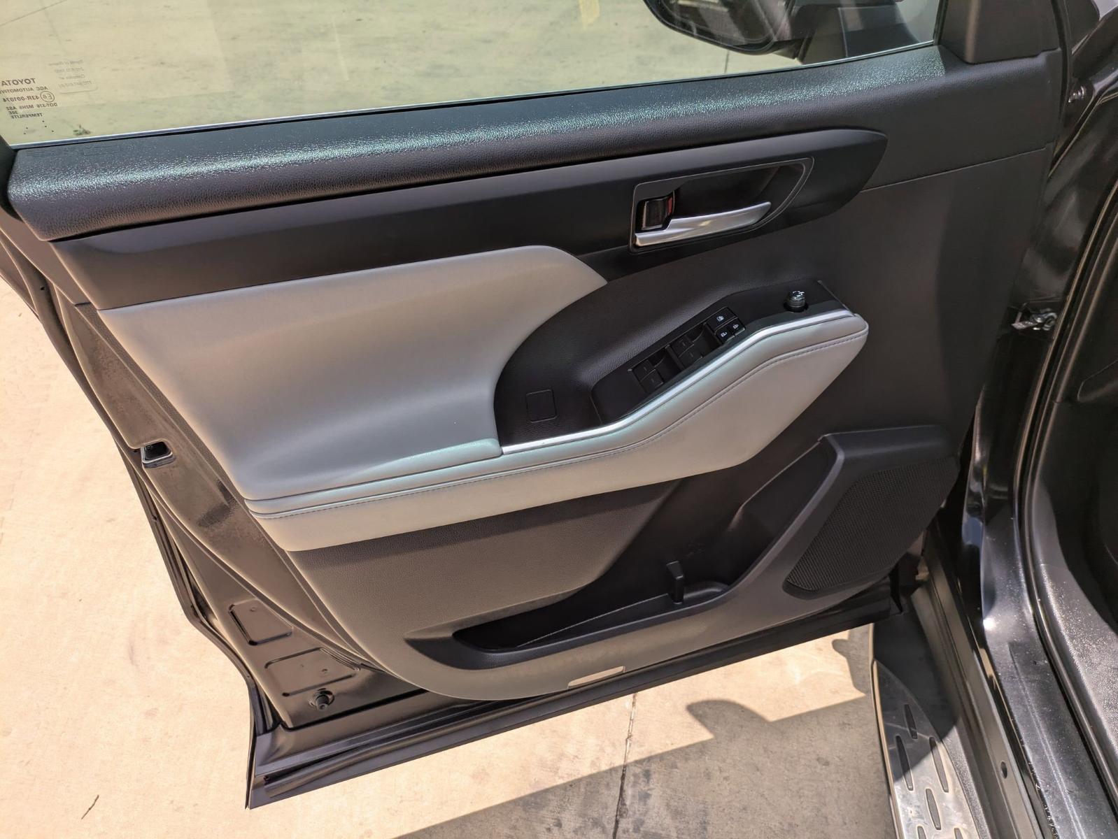 2021 Toyota Highlander Vehicle Photo in SELMA, TX 78154-1460