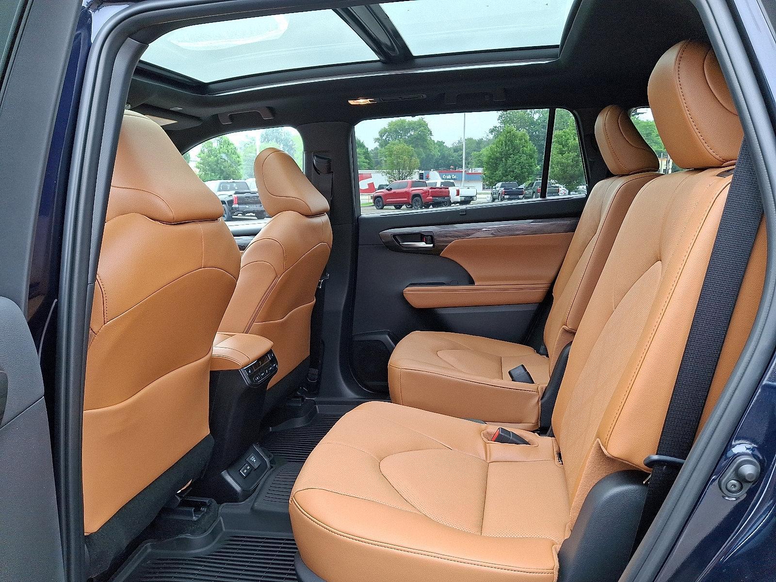 2025 Toyota Highlander Vehicle Photo in Trevose, PA 19053