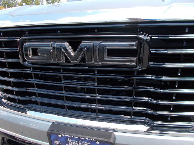 2025 GMC Yukon XL Vehicle Photo in LOWELL, MA 01852-4336