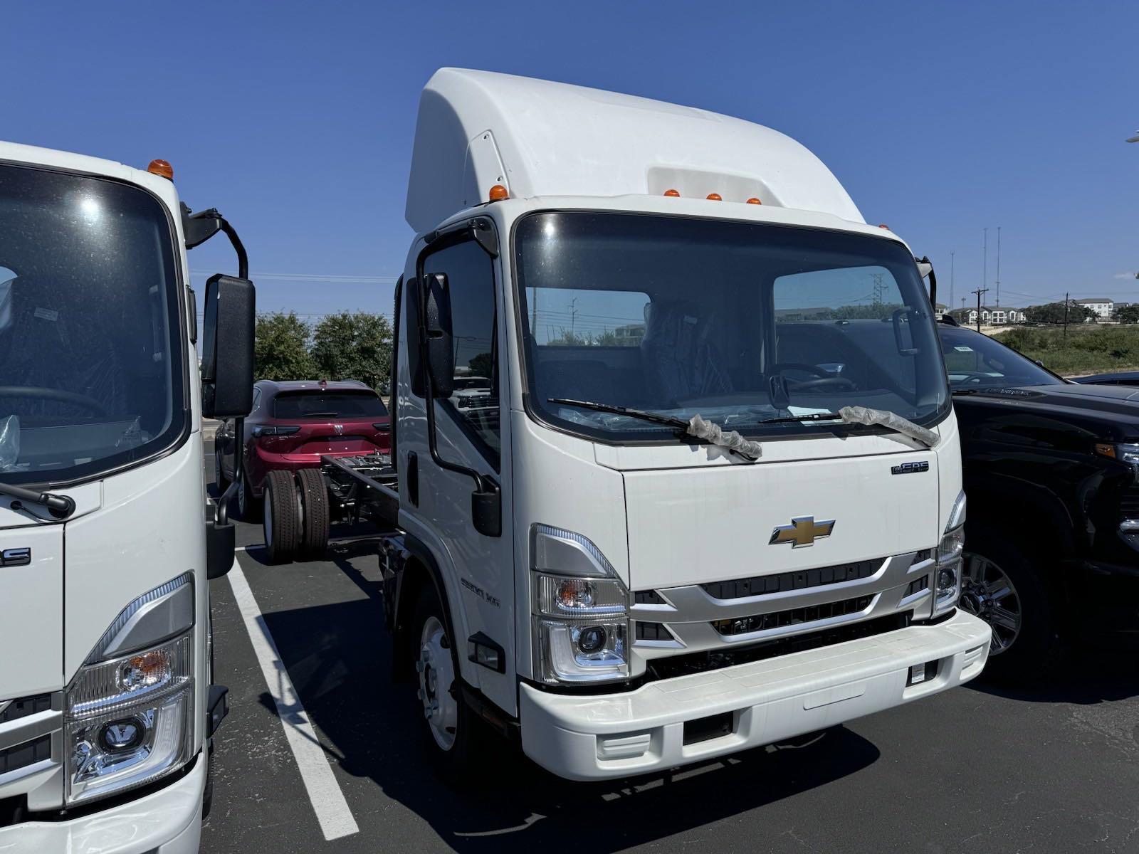 2025 Chevrolet Low Cab Forward 5500 XG Vehicle Photo in GEORGETOWN, TX 78626-7508