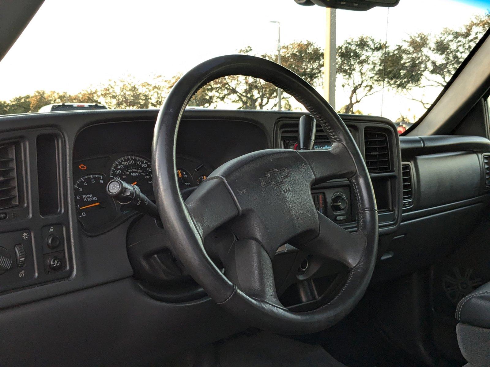 2004 Chevrolet Avalanche Vehicle Photo in St. Petersburg, FL 33713