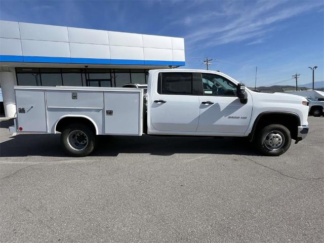 2024 Chevrolet Silverado 3500 HD Chassis Cab Vehicle Photo in ALCOA, TN 37701-3235