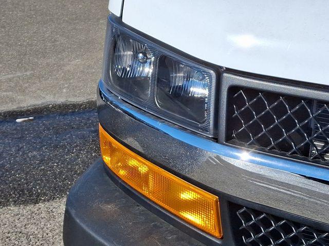 2024 Chevrolet Express Cutaway 3500 Vehicle Photo in DANBURY, CT 06810-5034