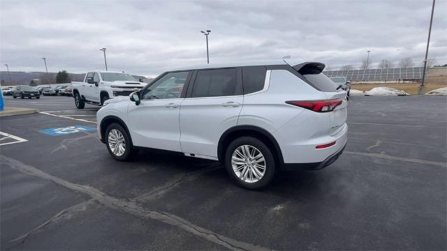 2022 Mitsubishi Outlander Vehicle Photo in TULLY, NY 13159-3159
