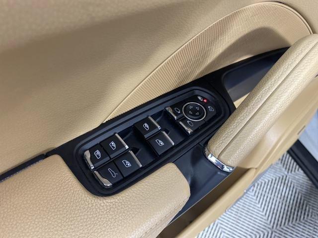 2016 Porsche Cayenne Vehicle Photo in MEDINA, OH 44256-9001