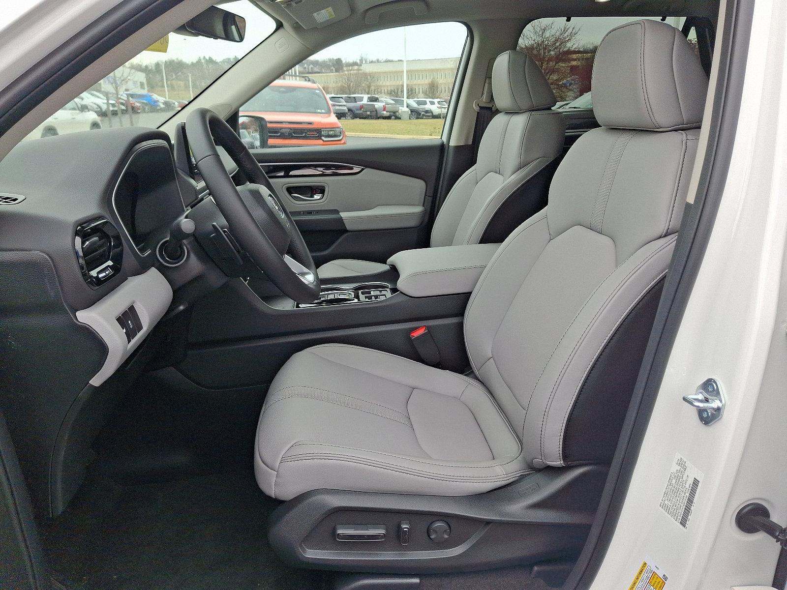 2025 Honda Pilot Vehicle Photo in Harrisburg, PA 17111
