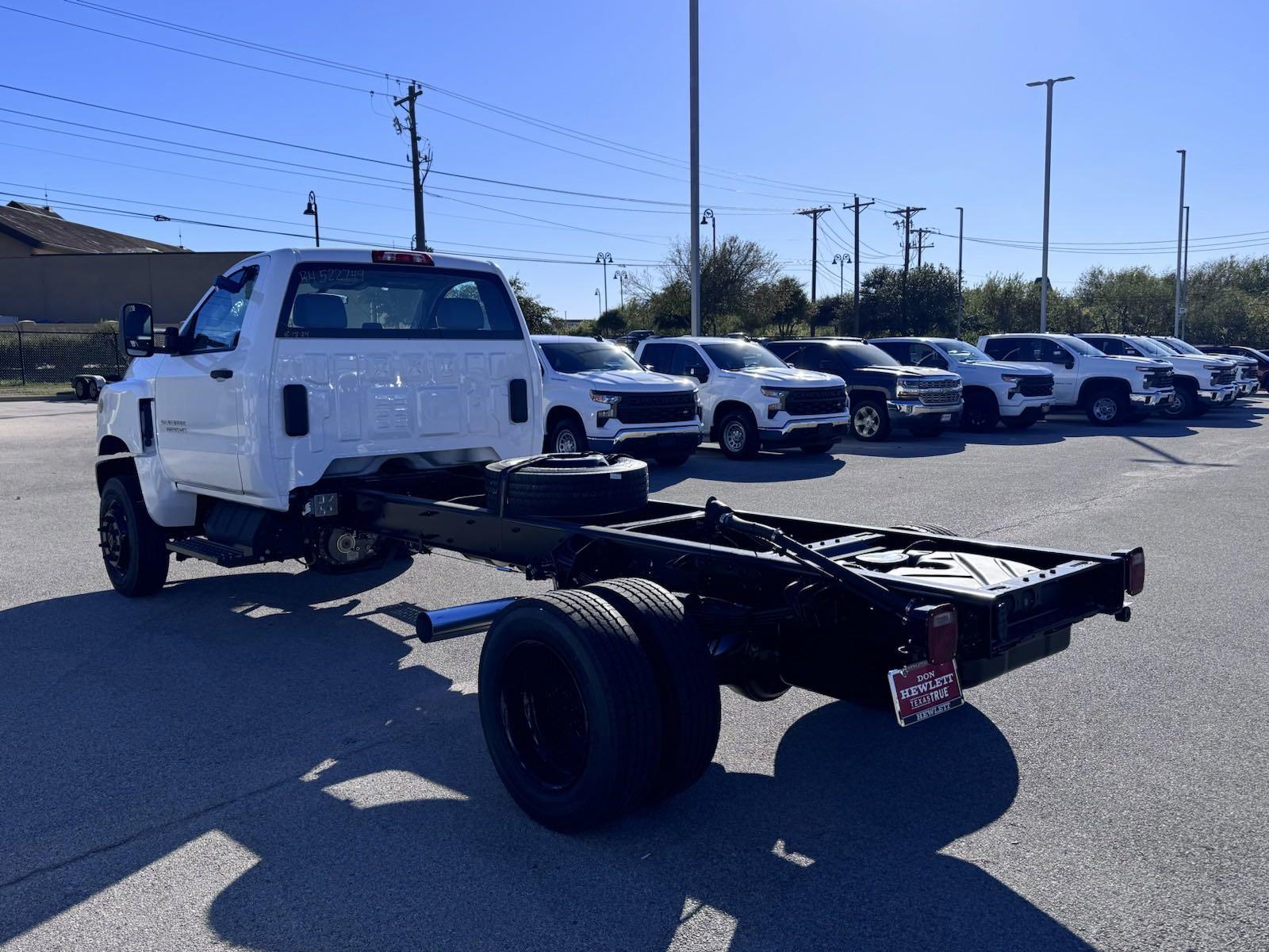 2024 Chevrolet Silverado 5500 HD Vehicle Photo in GEORGETOWN, TX 78626-7508