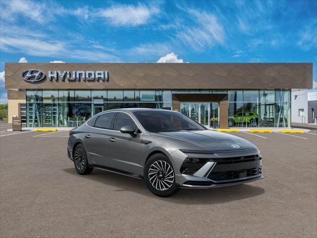 2025 Hyundai SONATA Hybrid Vehicle Photo in Peoria, IL 61615