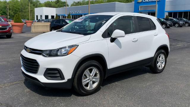 2022 Chevrolet Trax Vehicle Photo in MOON TOWNSHIP, PA 15108-2571