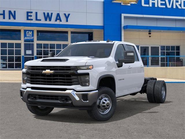 2025 Chevrolet Silverado 3500 HD CC Vehicle Photo in ENGLEWOOD, CO 80113-6708