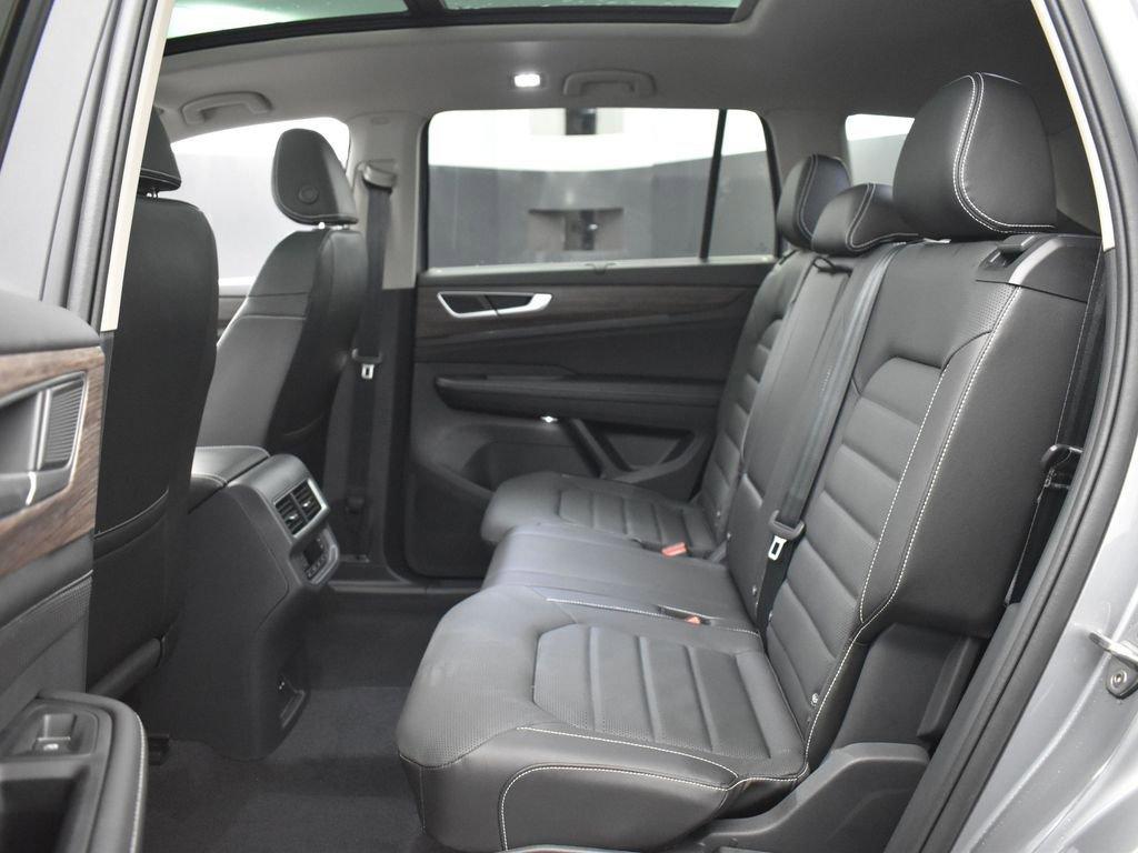2024 Volkswagen Atlas Vehicle Photo in Marion, IA 52302