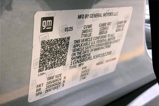2025 Chevrolet Suburban Vehicle Photo in KANSAS CITY, MO 64114-4502