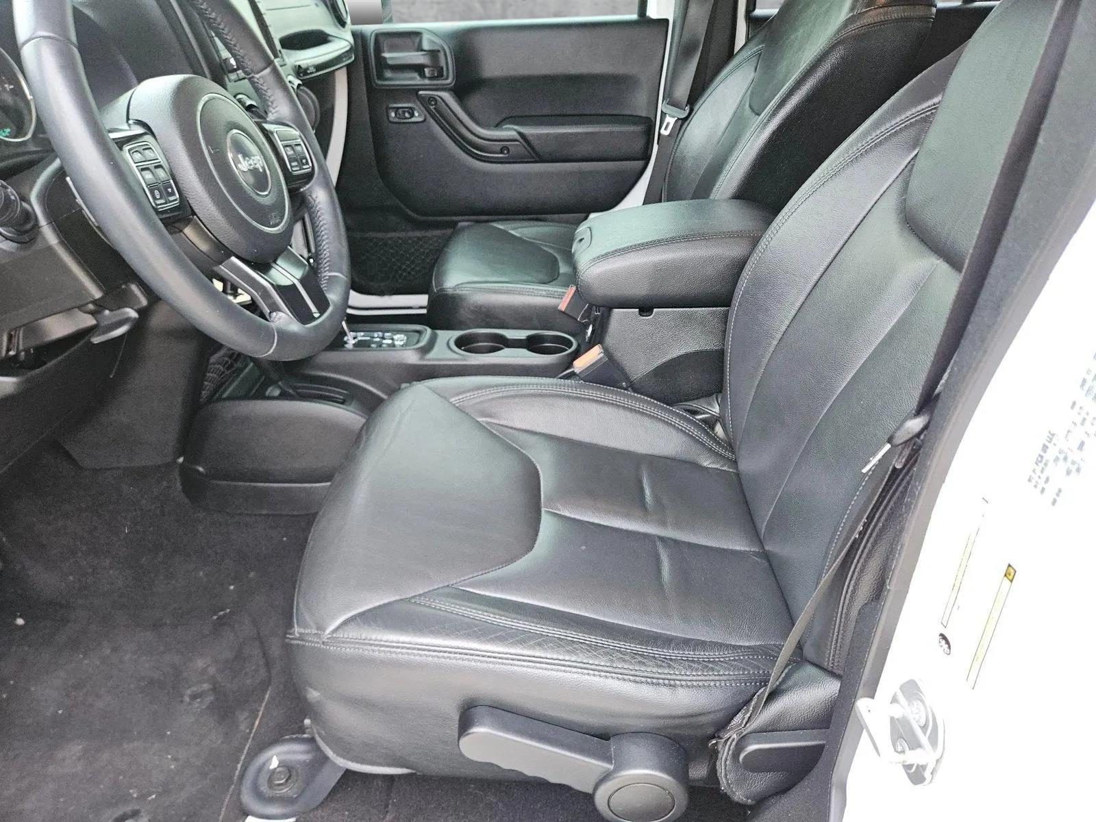2017 Jeep Wrangler Unlimited Vehicle Photo in NORTH RICHLAND HILLS, TX 76180-7199