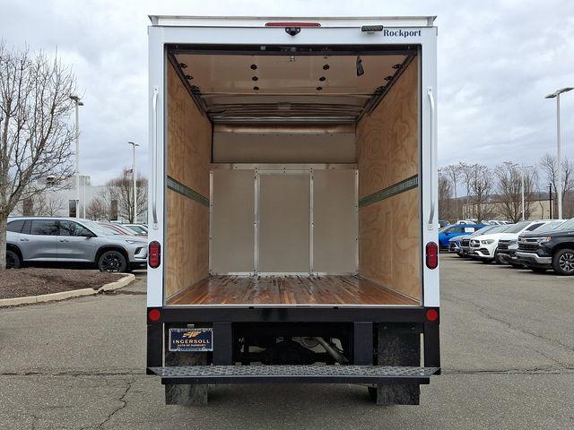 2025 GMC Savana Cutaway 3500 Vehicle Photo in DANBURY, CT 06810-5034