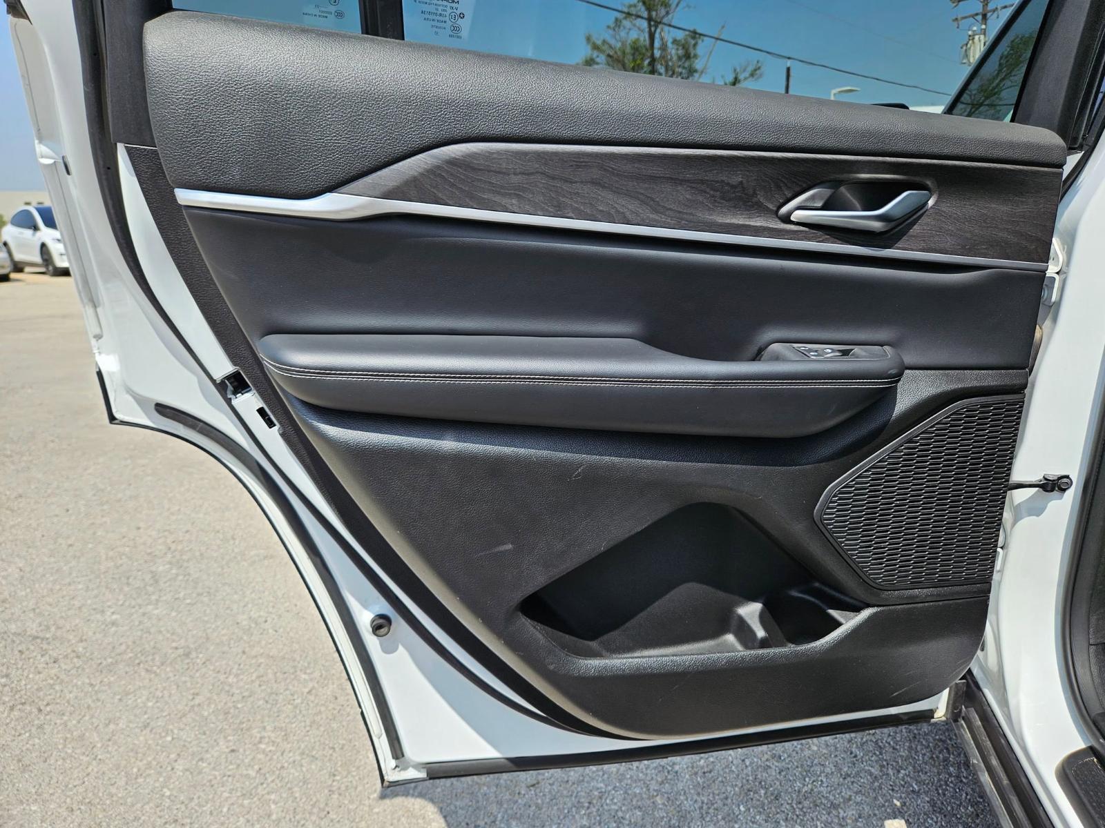 2023 Jeep Grand Cherokee L Vehicle Photo in Seguin, TX 78155