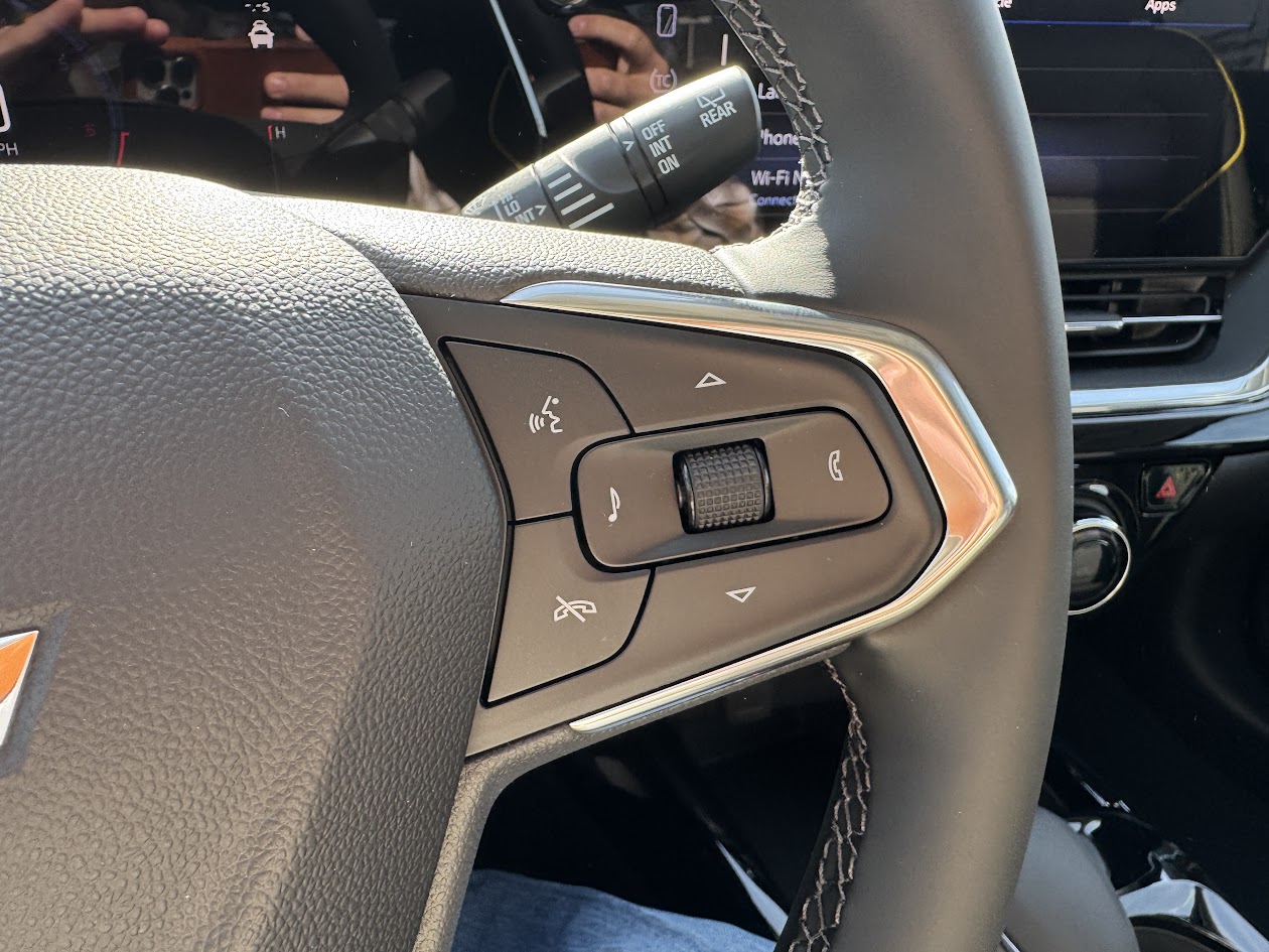 2025 Chevrolet Trax Vehicle Photo in BOONVILLE, IN 47601-9633