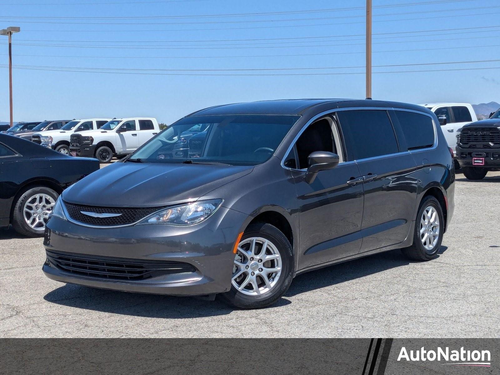 2017 Chrysler Pacifica Vehicle Photo in Valencia, CA 91355