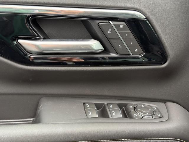 2025 Chevrolet Suburban Vehicle Photo in COLUMBIA, MO 65203-3903