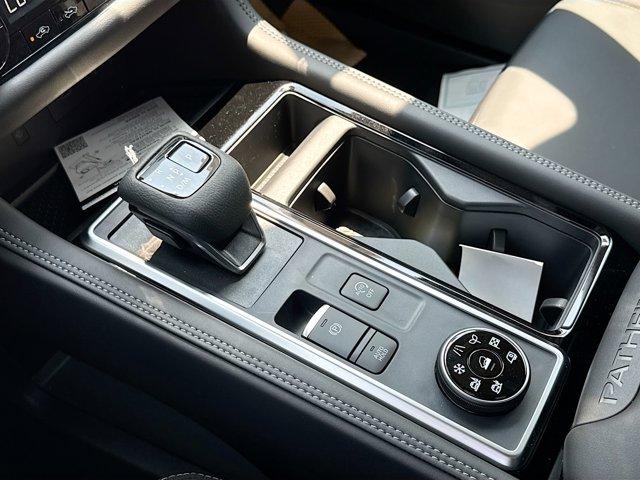 2025 Nissan Pathfinder Vehicle Photo in Flemington, NJ 08822