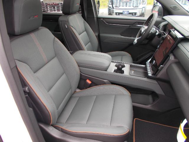 2025 GMC Acadia Vehicle Photo in LOWELL, MA 01852-4336